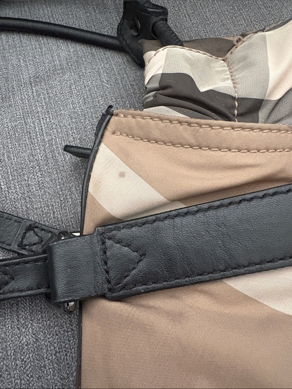 Burberry Beige and Black Check Canvas Tote - Picture 4 of 9